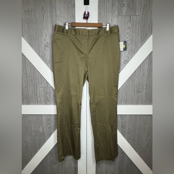 107. NWT Liz Claiborne Olive Green Sloan Bootcut Stretch Pant Plus Size 16W - Picture 4 of 9